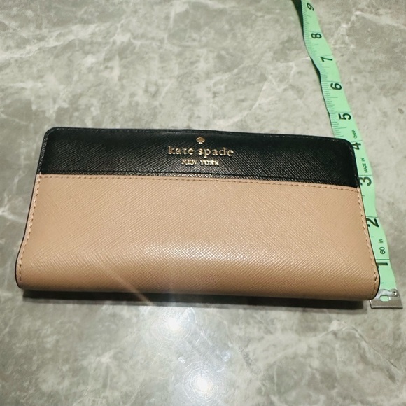 Kate Spade Staci Colorblock Large Slim Bifold Wallet -Warm Beige $219 WLR00122 - Picture 5 of 5